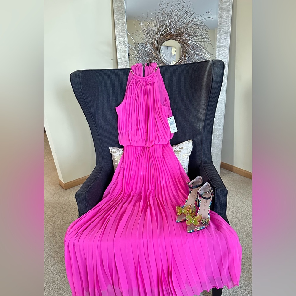 Beautiful beautiful halter maxi sleeveless summer pleated dress